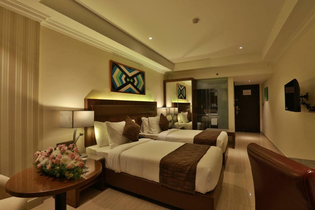 Hotel Luminara Kochi Exterior photo